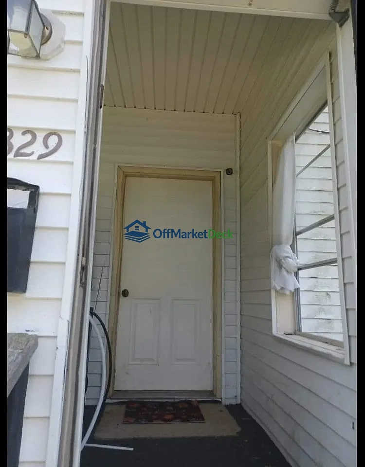 Off-market house in Toledo, Ohio — 3 beds, 1 bath, $52,000 — photo 6 of 8