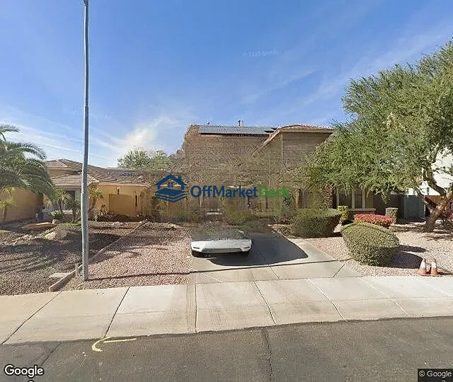 Off-market house in Surprise, Arizona — 4 beds, 4 baths, $460,000 — photo 3 of 3
