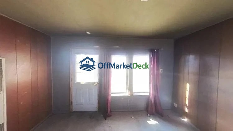 Off-market house in Del Rio, Texas — 2 beds, 1 bath, $107,000 — photo 2 of 8
