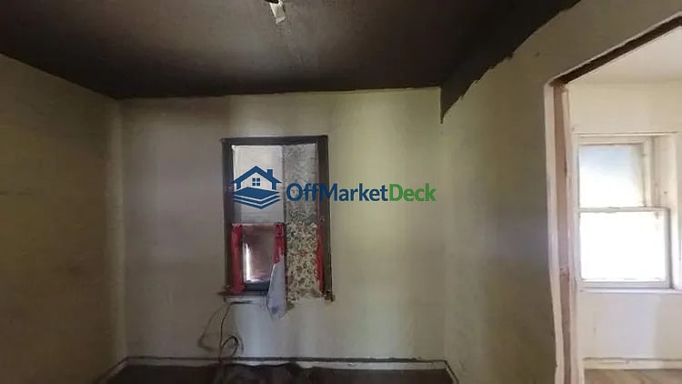 Off-market house in Del Rio, Texas — 2 beds, 1 bath, $107,000 — photo 6 of 8