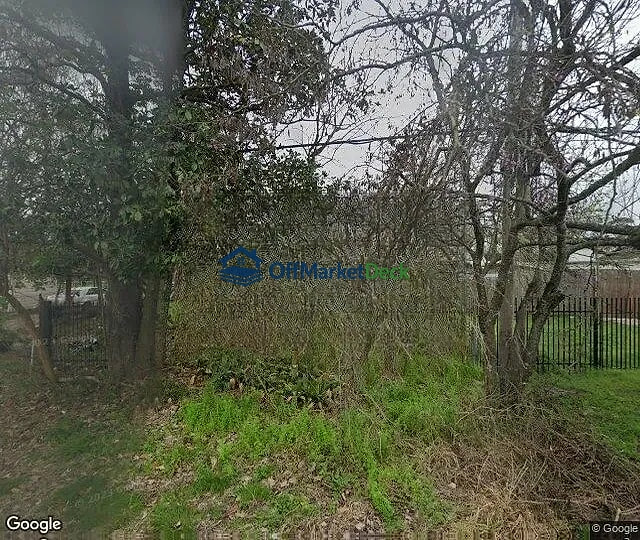 Off-market house in Houston, Texas — 2 beds, 1 bath, $99,900 — photo 3 of 3