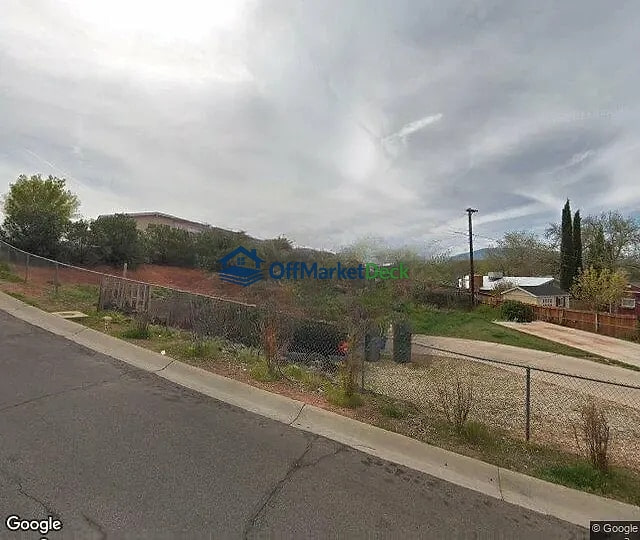 Off-market house in St. George, Utah — 3 beds, 2 baths, $299,900 — photo 3 of 3