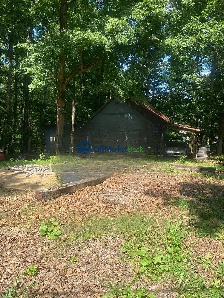 Off-market house in Lyles, Tennessee — 3 beds, 1 bath, $160,000 — photo 4 of 8
