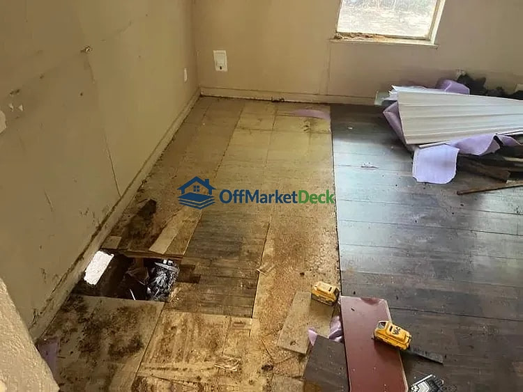 Off-market house in Fort Worth, Texas — 3 beds, 1 bath, $105,000 — photo 4 of 8