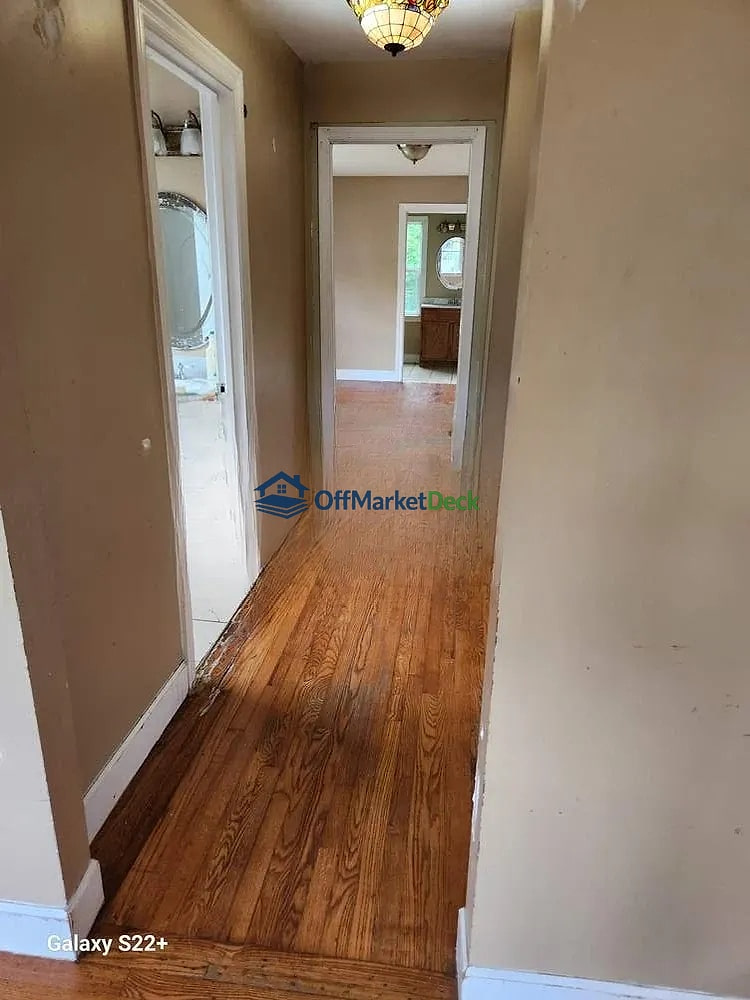 Off-market house in Nashville, Tennessee — 2 beds, 2 baths, $229,990 — photo 4 of 8