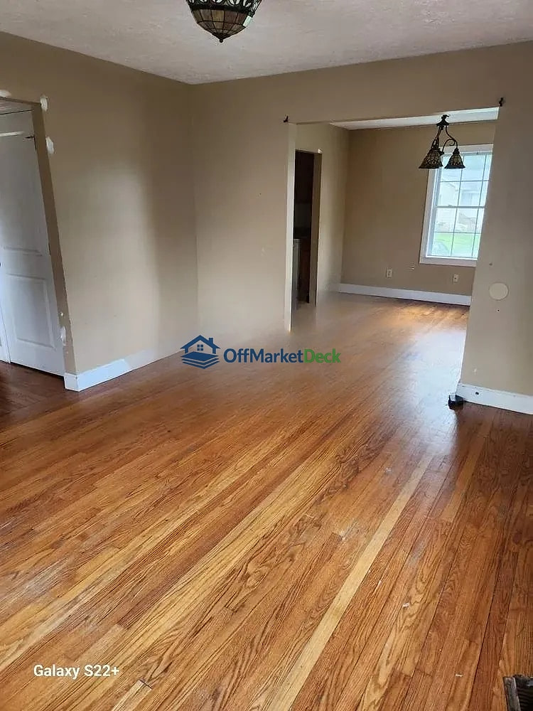 Off-market house in Nashville, Tennessee — 2 beds, 2 baths, $229,990 — photo 5 of 8