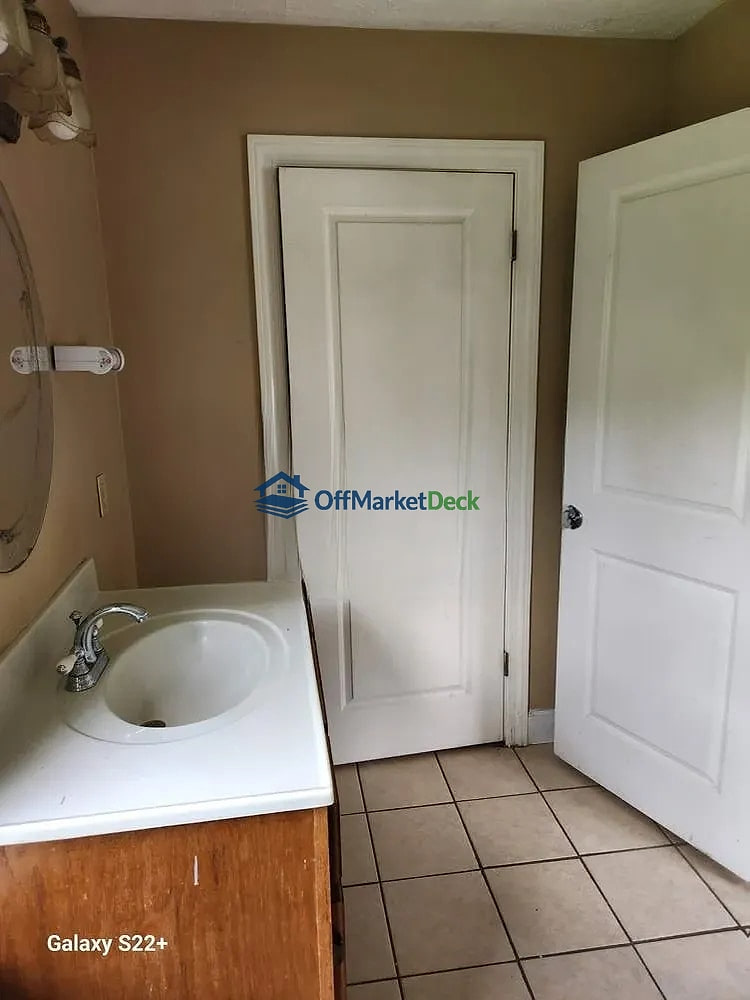 Off-market house in Nashville, Tennessee — 2 beds, 2 baths, $229,990 — photo 2 of 8