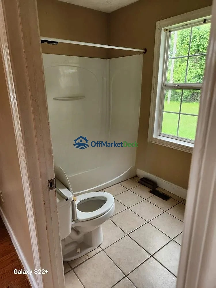 Off-market house in Nashville, Tennessee — 2 beds, 2 baths, $229,990 — photo 3 of 8