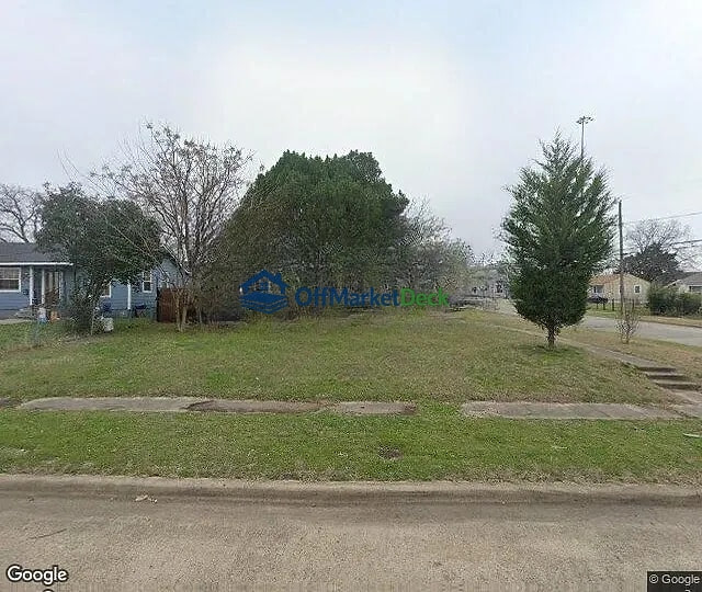 Off-market house in Dallas, Texas — 2 beds, 1 bath, $129,000 — photo 3 of 3