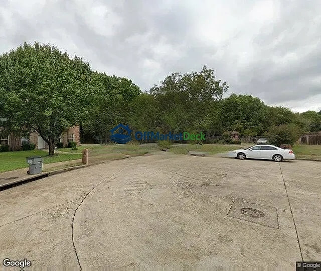 Off-market house in Lancaster, Texas — 4 beds, 3 baths, $280,000 — photo 3 of 3