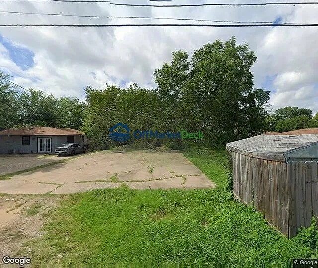 Off-market house in Arlington, Texas — 4 beds, 2 baths, $335,000 — photo 3 of 3