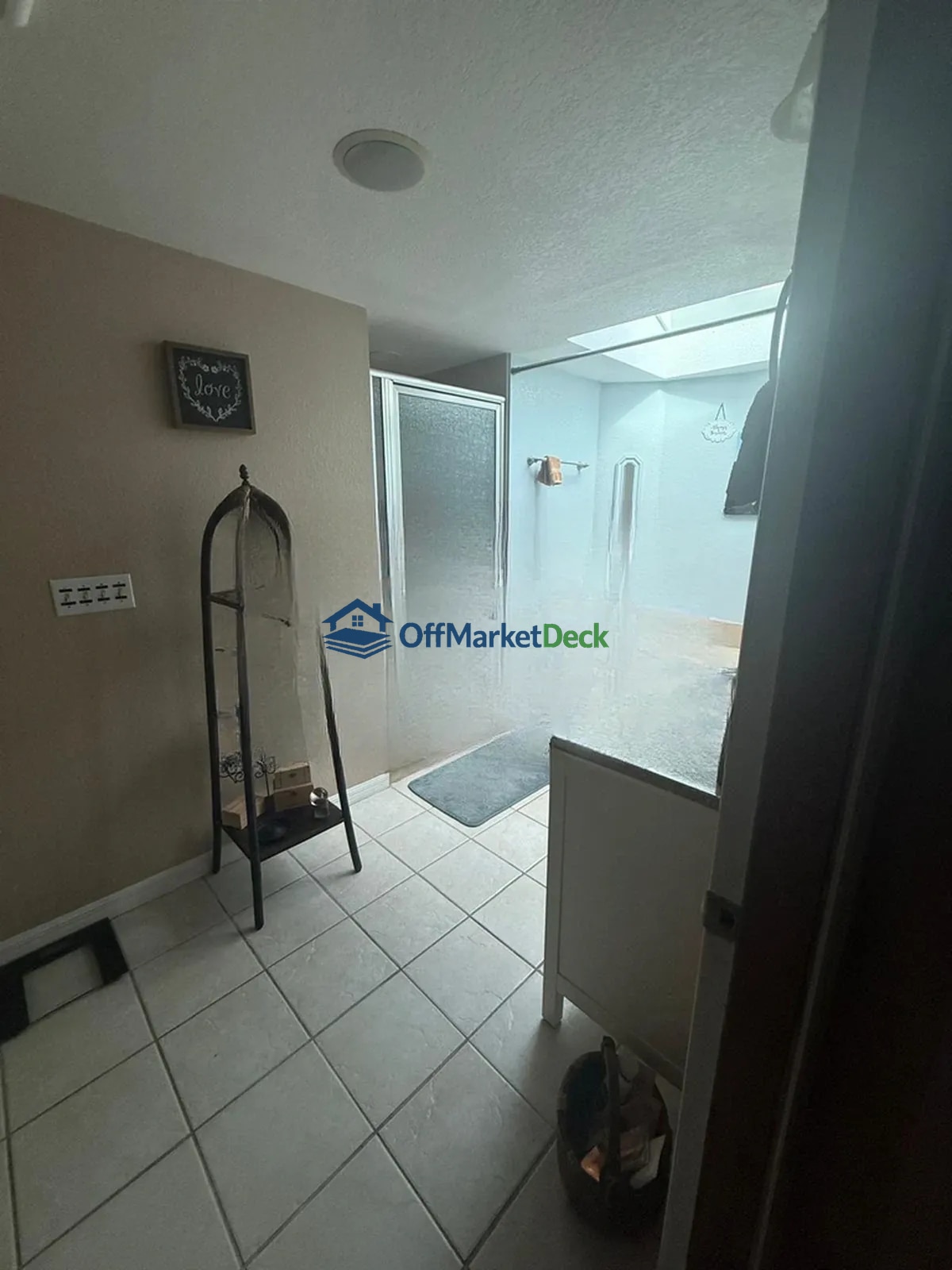 Off-market house in Mount Dora, Florida — 3 beds, 2 baths, $424,000 — photo 7 of 8