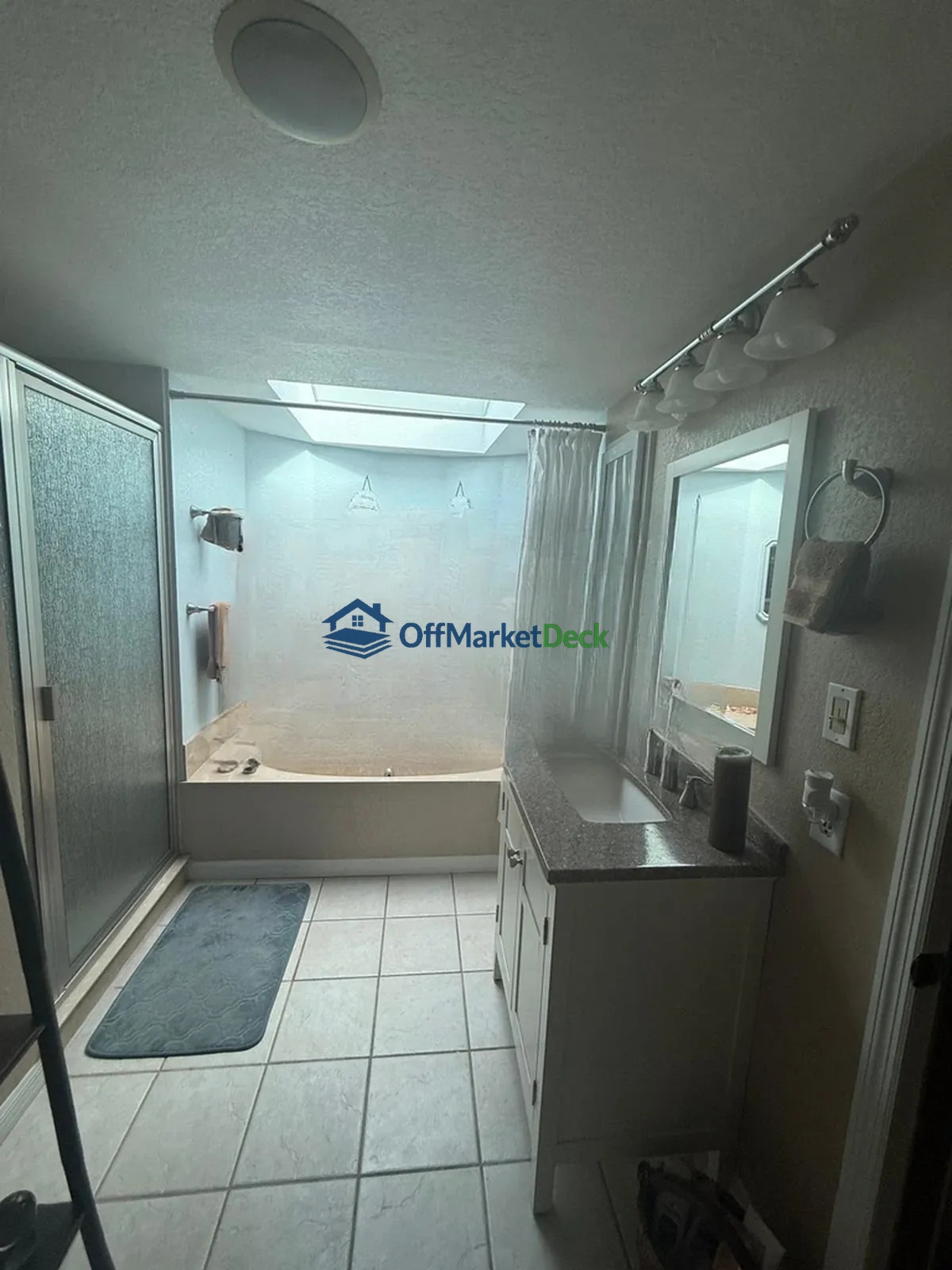 Off-market house in Mount Dora, Florida — 3 beds, 2 baths, $424,000 — photo 8 of 8