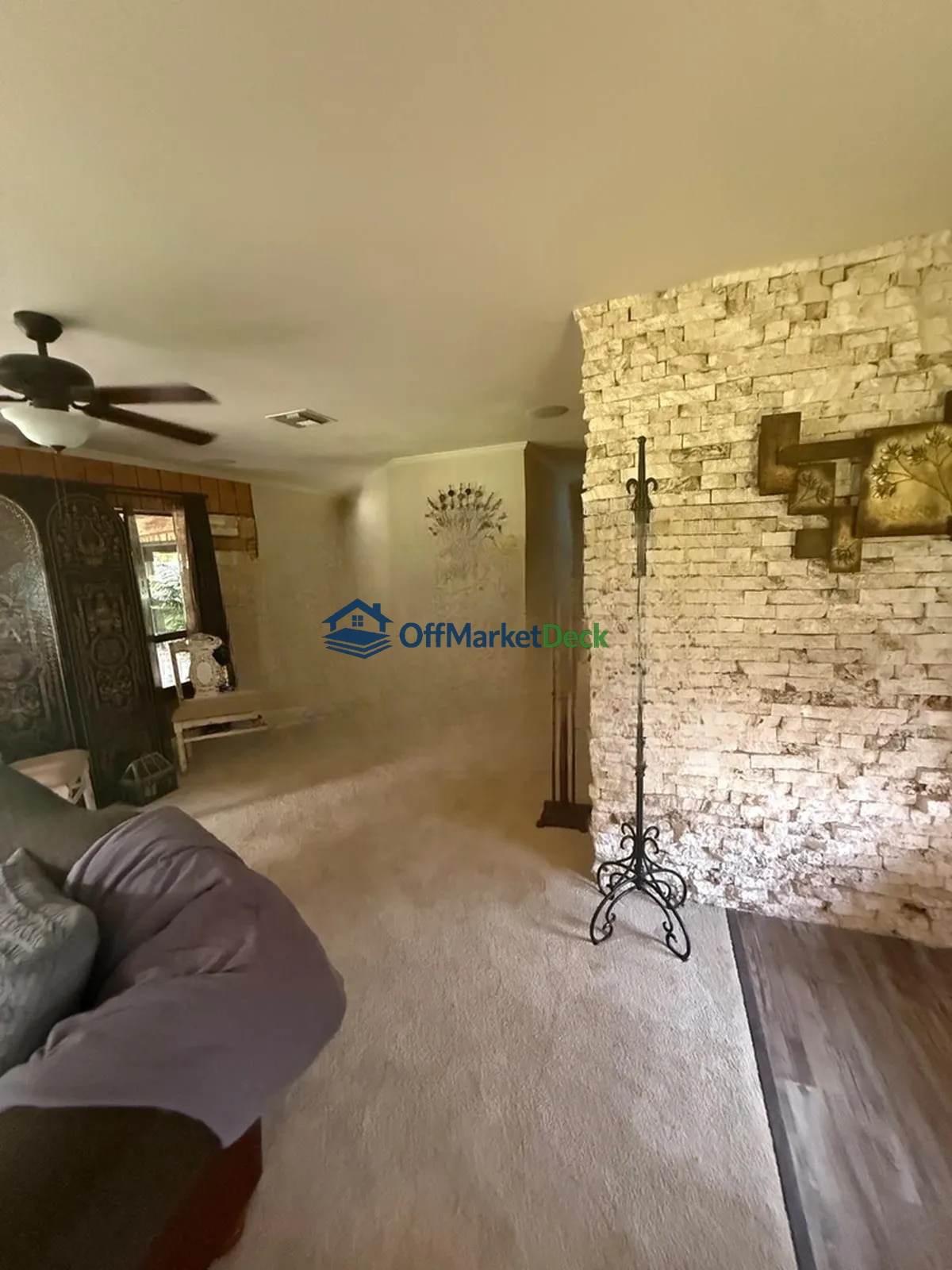 Off-market house in Mount Dora, Florida — 3 beds, 2 baths, $424,000 — photo 5 of 8
