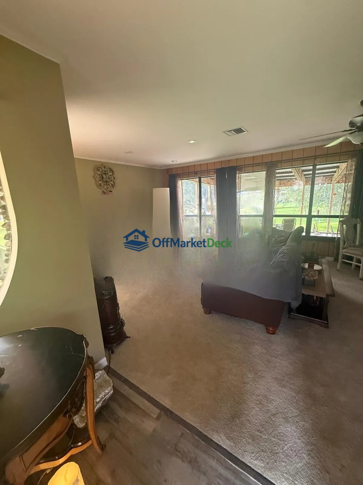 Off-market house in Mount Dora, Florida — 3 beds, 2 baths, $424,000 — photo 4 of 8