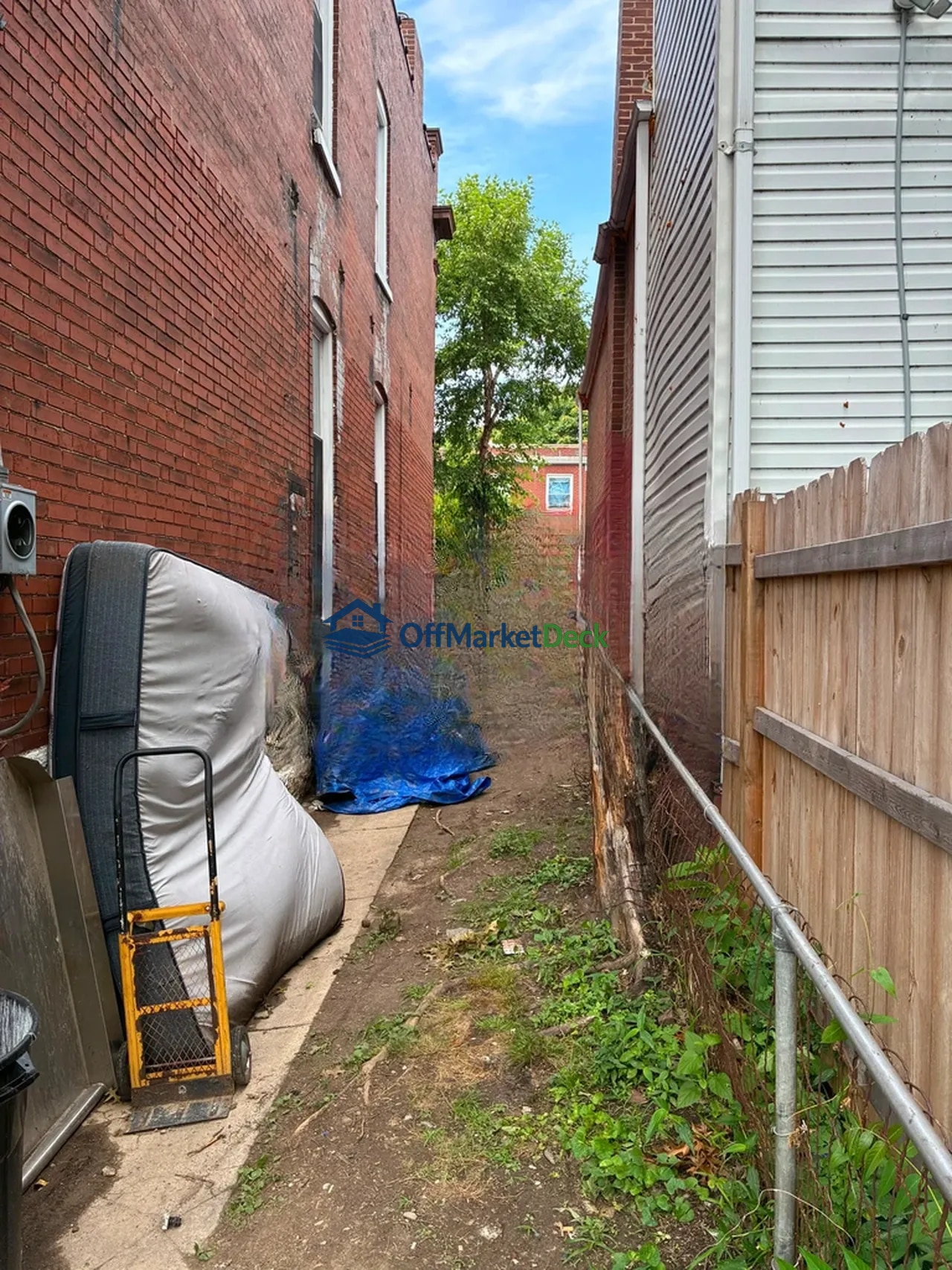 Off-market house in St. Louis, Missouri — 3 beds, 1 bath, $64,900 — photo 4 of 8