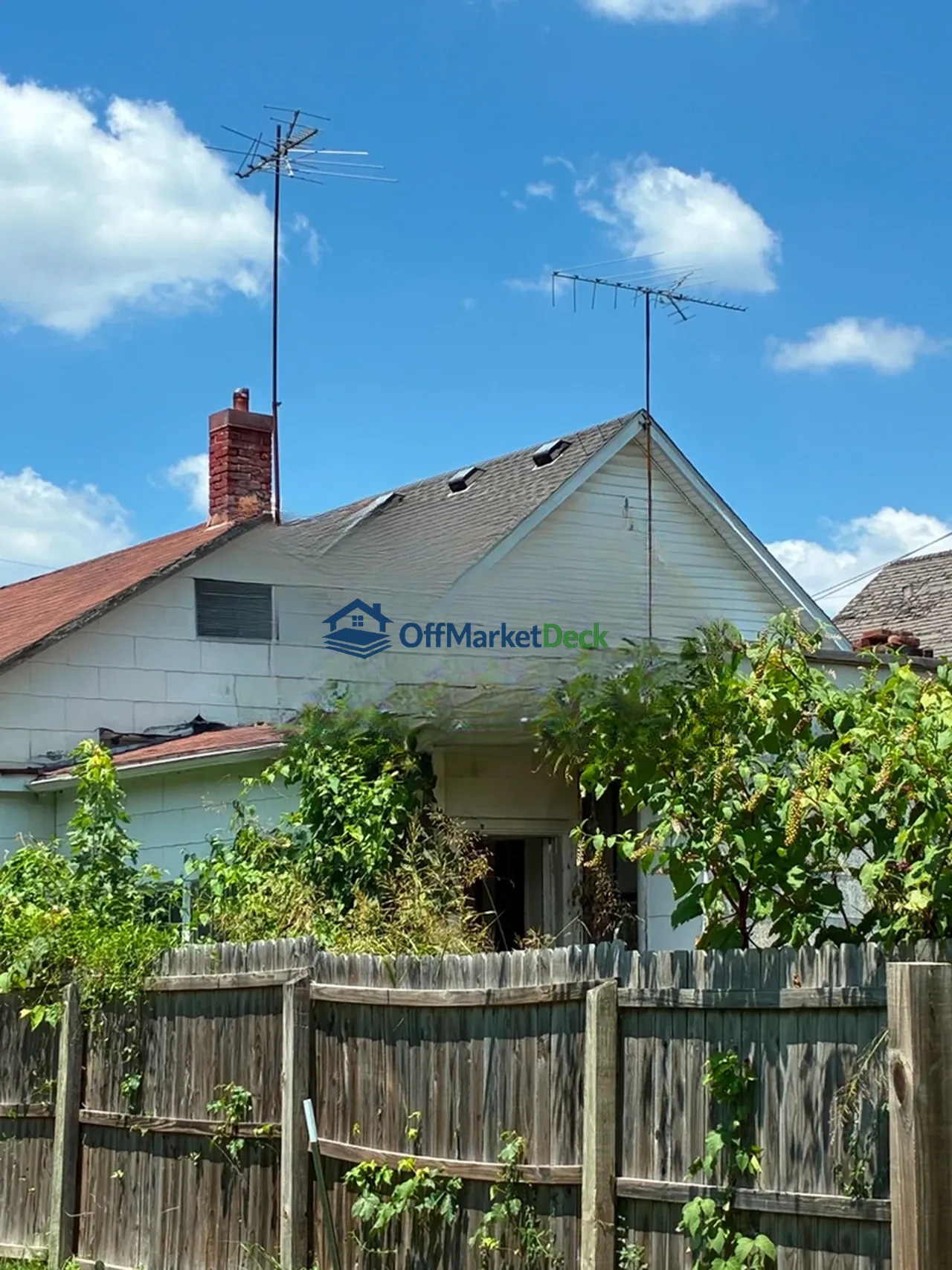 Off-market house in De Soto, Missouri — 2 beds, 1 bath, $29,900 — photo 4 of 8
