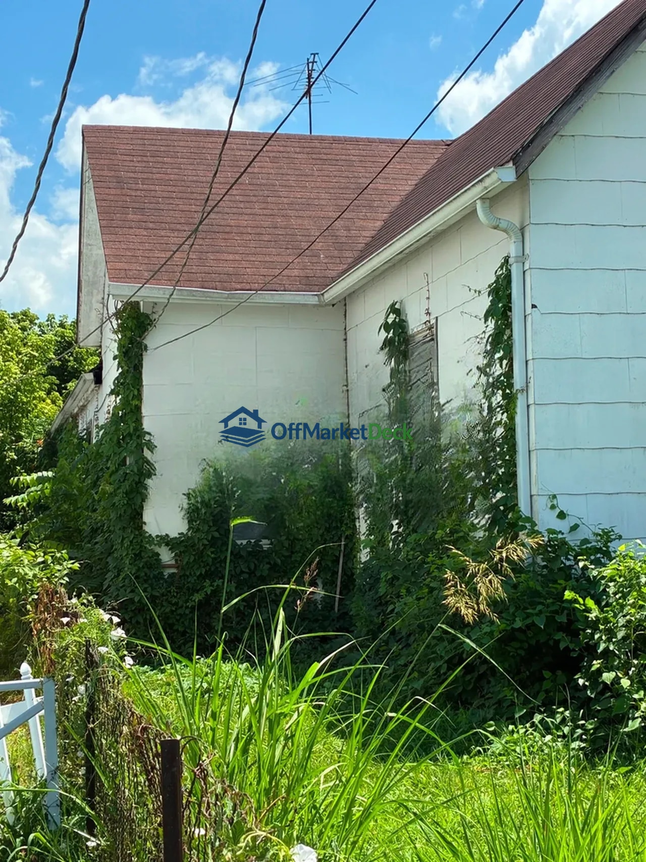 Off-market house in De Soto, Missouri — 2 beds, 1 bath, $29,900 — photo 2 of 8
