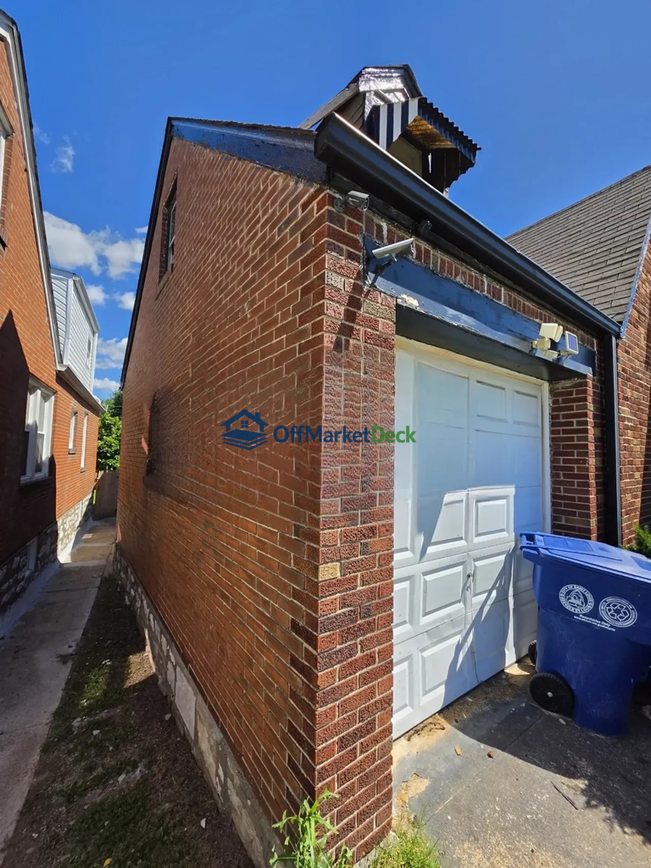 Off-market house in St. Louis, Missouri — 4 beds, 2 baths, $75,900 — photo 2 of 8