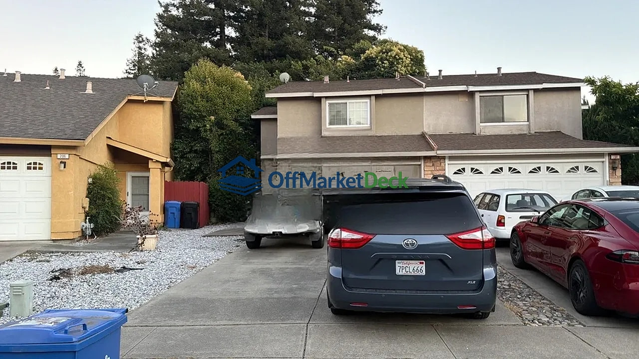 Off-market house in Fremont, California — 3 beds, 2.5 baths, $1,099,900 — photo 5 of 8
