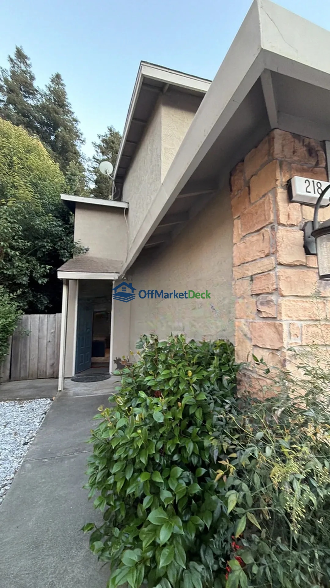 Off-market house in Fremont, California — 3 beds, 2.5 baths, $1,099,900 — photo 4 of 8