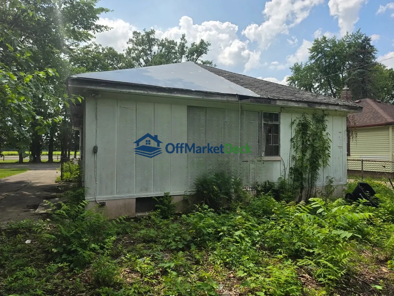 Off-market house in Detroit, Michigan — 3 beds, 1 bath, $13,500 — photo 2 of 8