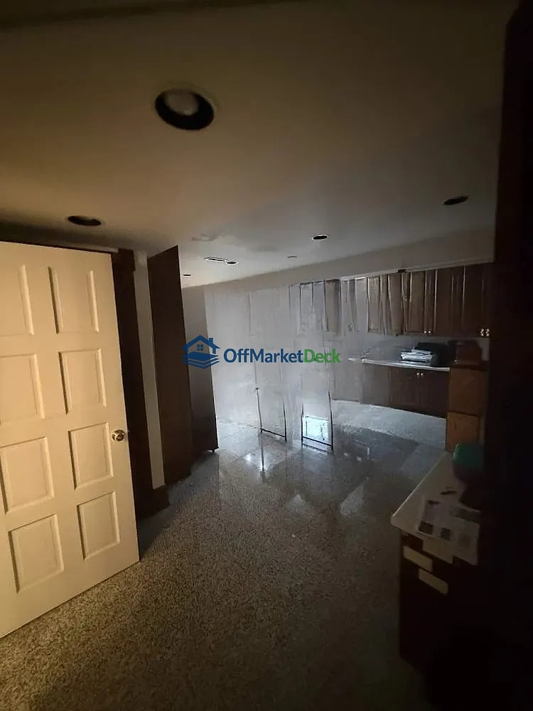 Off-market house in Denver, Colorado — 3 beds, 4 baths, $1,599,000 — photo 7 of 8
