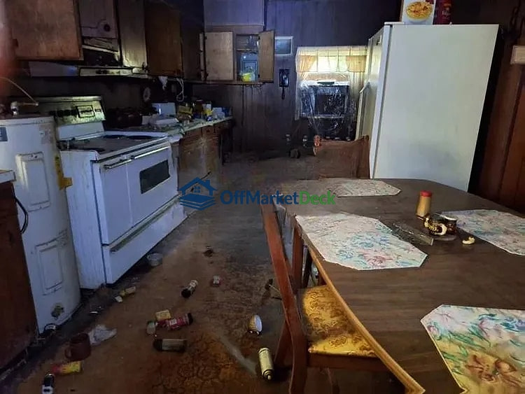 Off-market house in Livingston, South Carolina — 3 beds, 1 bath, $31,200 — photo 5 of 8