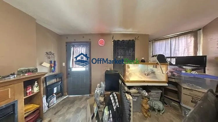 Off-market house in Cambridge, Ohio — 6 beds, 1 bath, $80,000 — photo 4 of 8