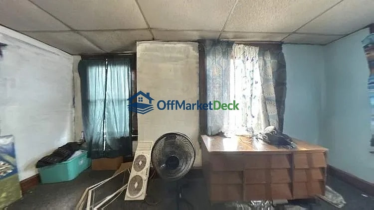 Off-market house in Cambridge, Ohio — 6 beds, 1 bath, $80,000 — photo 5 of 8