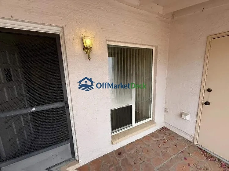 Off-market house in Phoenix, Arizona — 4 beds, 2 baths, $409,900 — photo 4 of 8