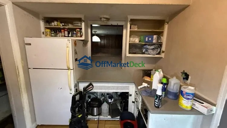 Off-market house in Indianapolis, Indiana — 3 beds, 1 bath, $169,990 — photo 5 of 8