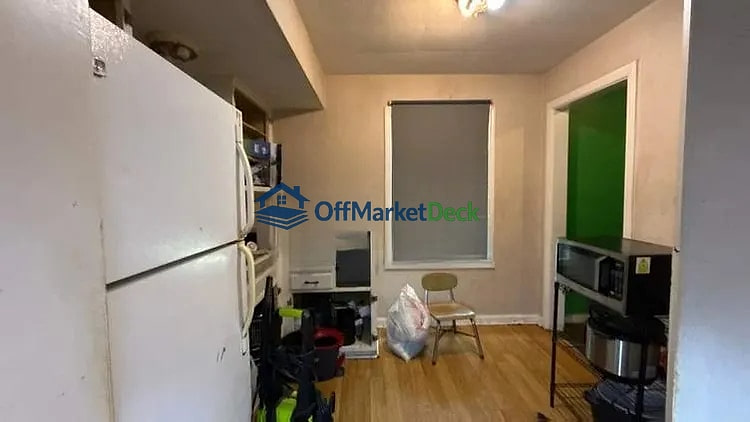 Off-market house in Indianapolis, Indiana — 3 beds, 1 bath, $169,990 — photo 4 of 8
