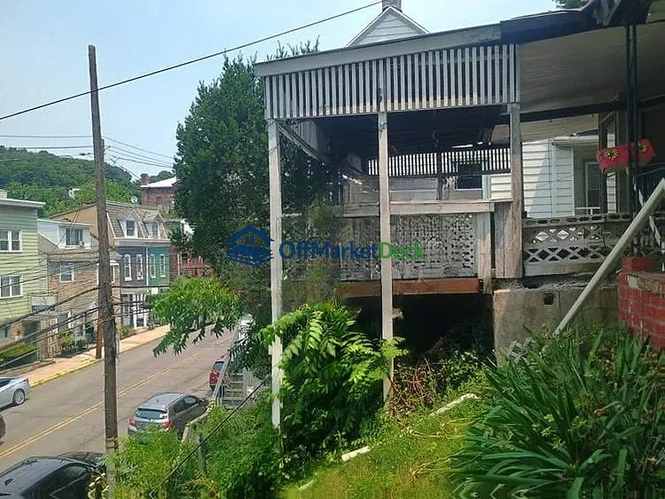 Off-market house in Pottsville, Pennsylvania — 5 beds, 1 bath, $41,000 — photo 3 of 8