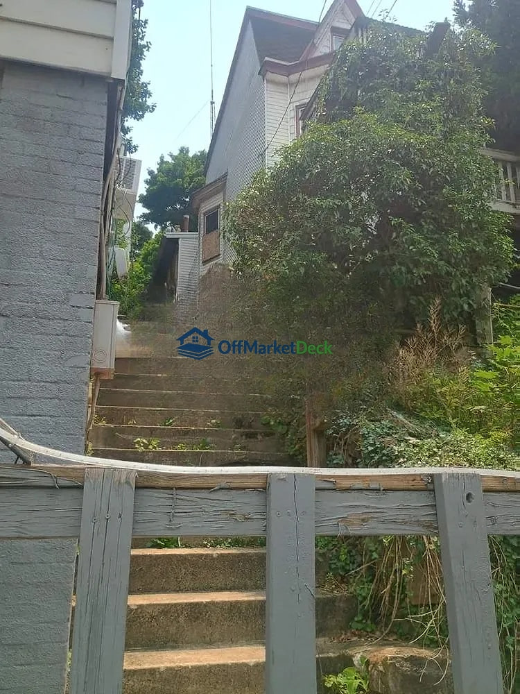 Off-market house in Pottsville, Pennsylvania — 5 beds, 1 bath, $41,000 — photo 6 of 8