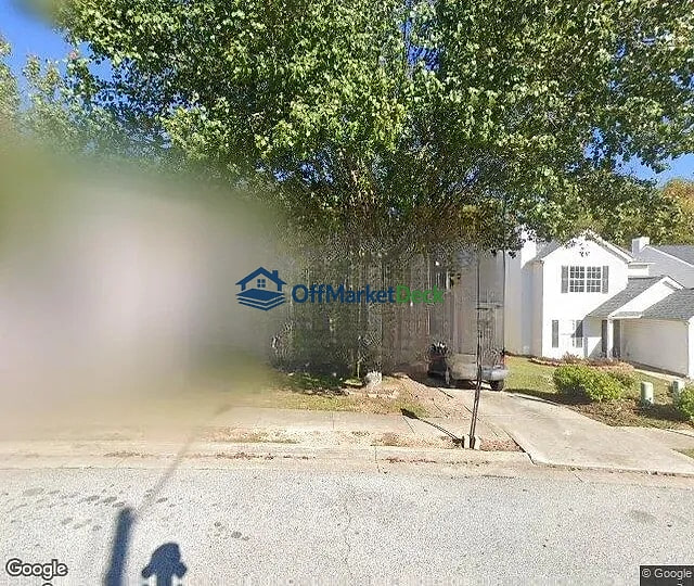 Off-market house in Marietta, Georgia — 4 beds, 2 baths, $230,000 — photo 3 of 3