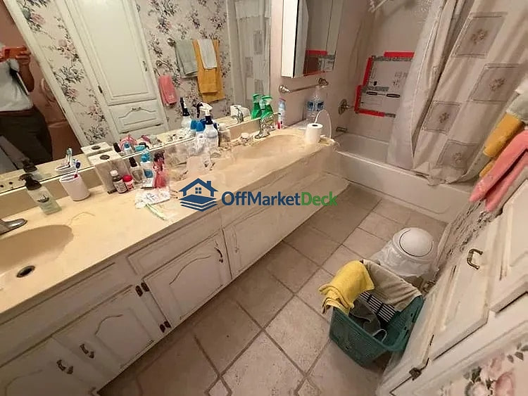 Off-market house in Garland, Texas — 3 beds, 2 baths, $180,000 — photo 5 of 8