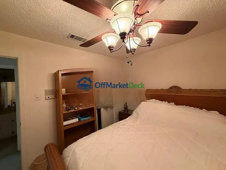 Off-market house in Garland, Texas — 3 beds, 2 baths, $180,000 — photo 4 of 8