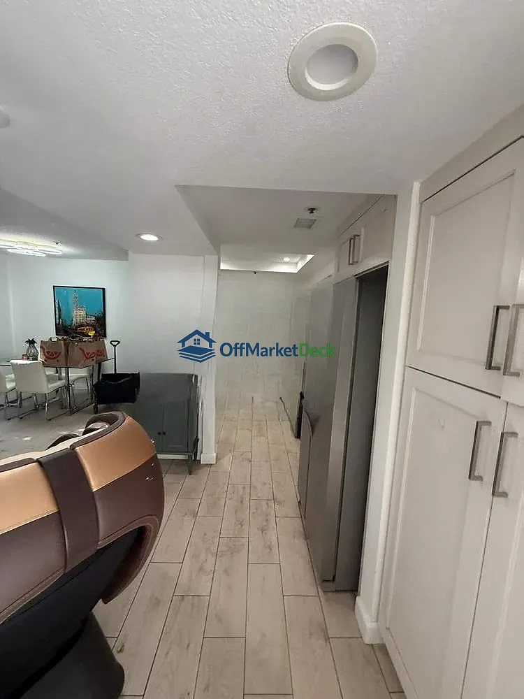 Off-market house in Palm Springs, California — 3 beds, 3 baths, $395,000 — photo 4 of 8