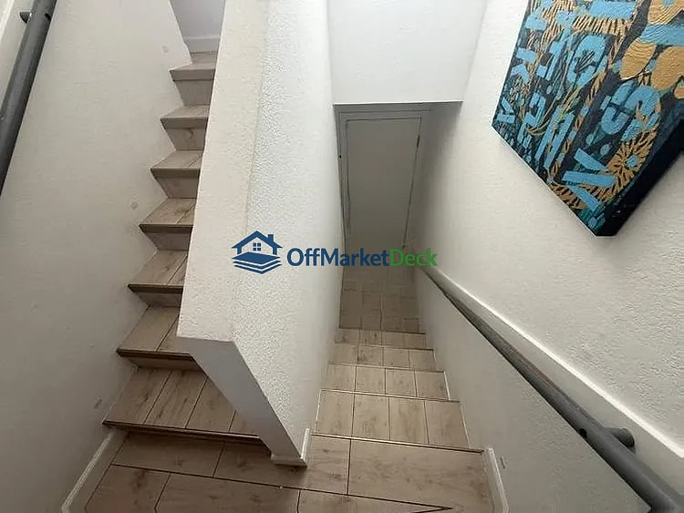 Off-market house in Palm Springs, California — 3 beds, 3 baths, $395,000 — photo 6 of 8