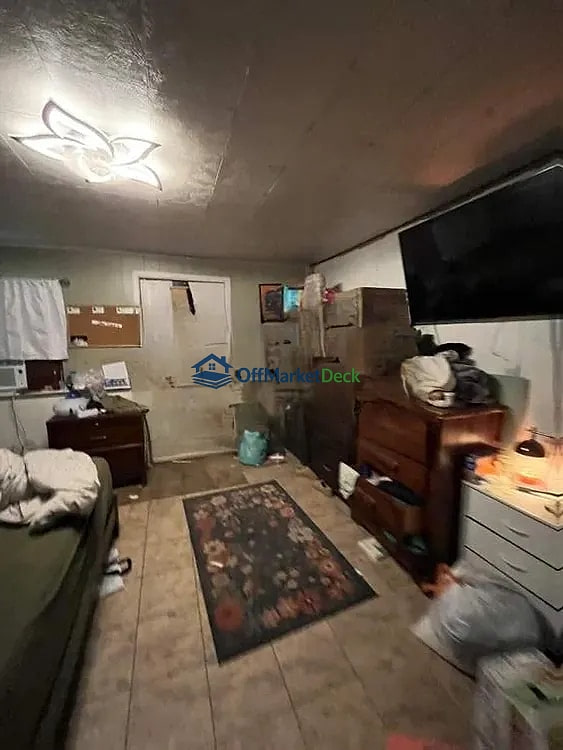 Off-market house in Fort Worth, Texas — 4 beds, 1.5 baths, $135,000 — photo 3 of 8