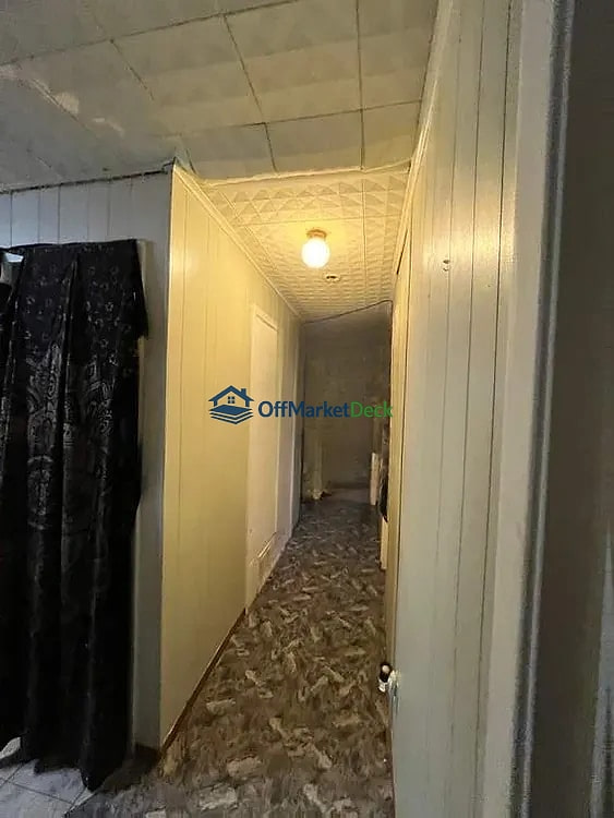 Off-market house in Fort Worth, Texas — 4 beds, 1.5 baths, $135,000 — photo 5 of 8