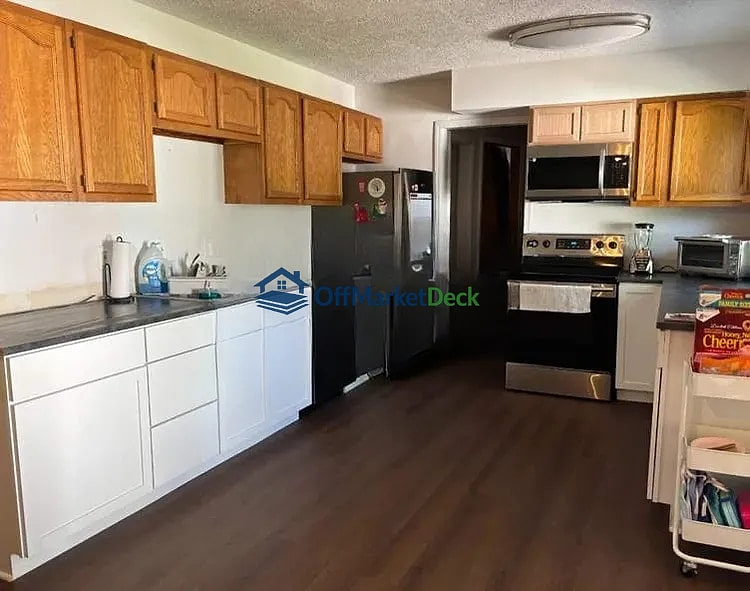Off-market house in Indianapolis, Indiana — 3 beds, 2 baths, $245,000 — photo 8 of 8