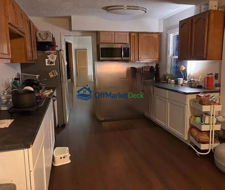 Off-market house in Indianapolis, Indiana — 3 beds, 2 baths, $245,000 — photo 7 of 8