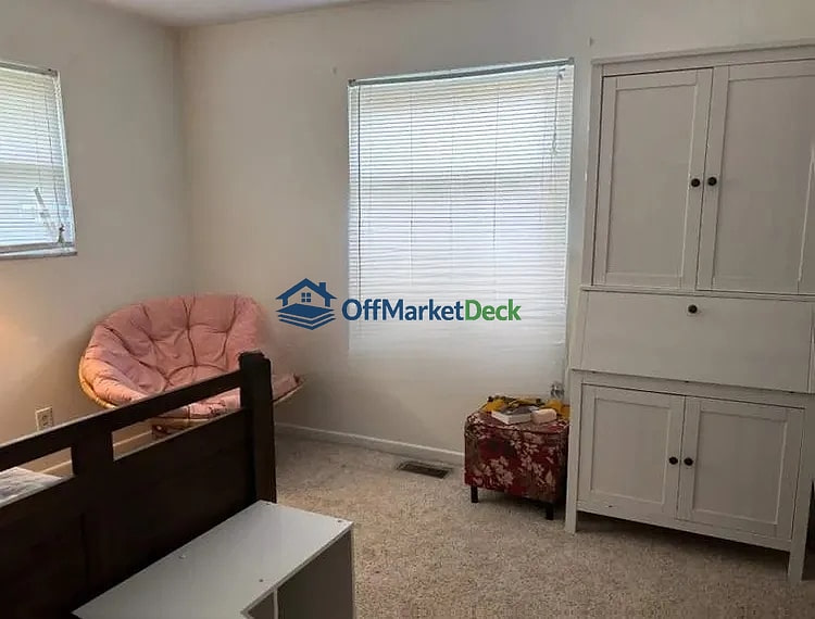 Off-market house in Indianapolis, Indiana — 3 beds, 2 baths, $245,000 — photo 2 of 8