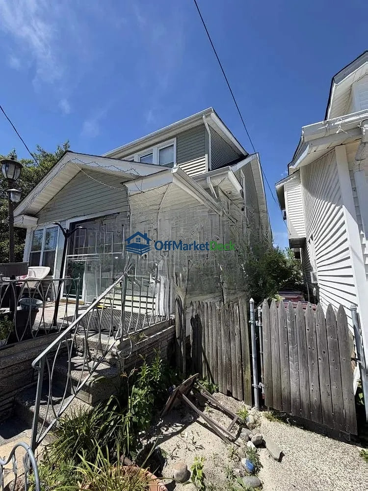 Off-market house in Ventnor City, New Jersey — 3 beds, 1 bath, $475,000 — photo 3 of 3