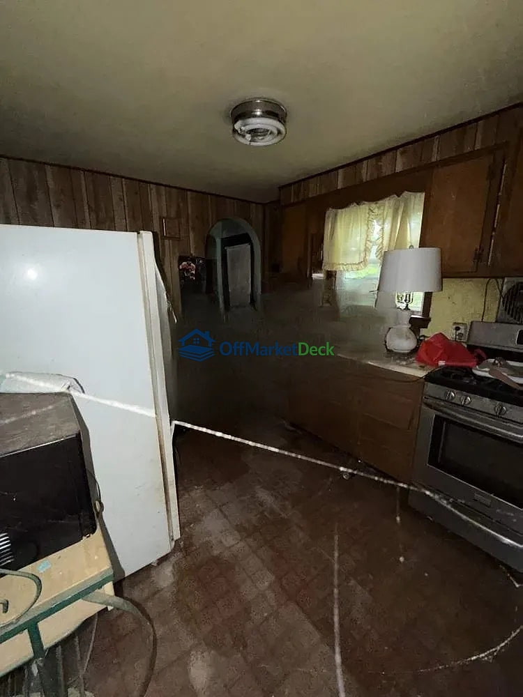 Off-market house in Egg Harbor City, New Jersey — 2 beds, 1 bath, $115,000 — photo 8 of 8