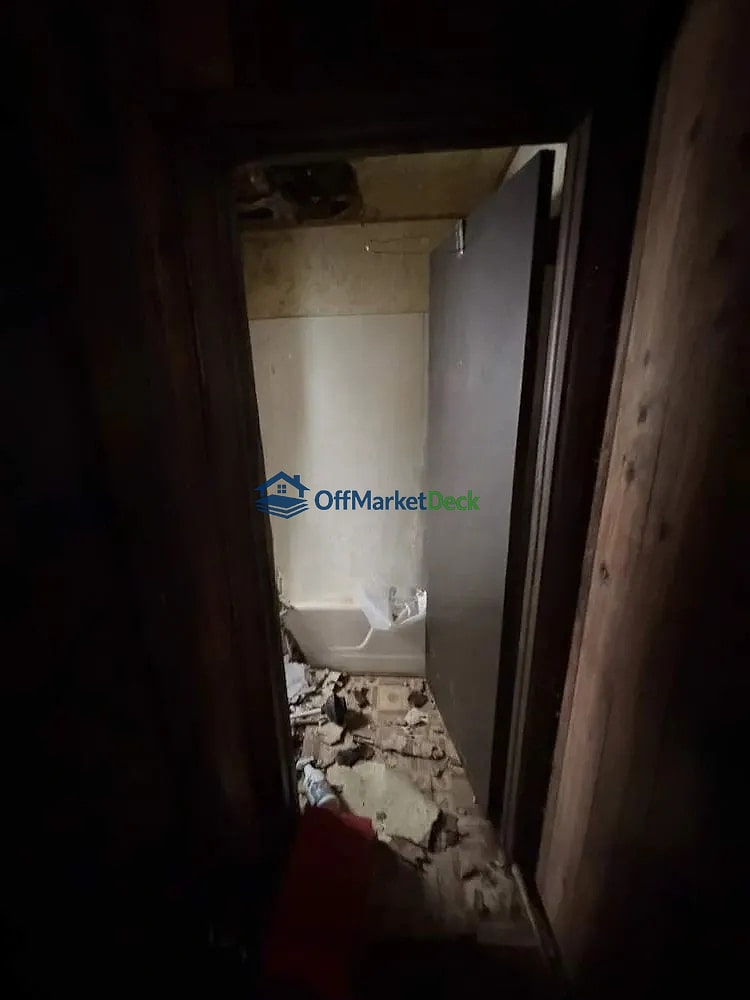 Off-market house in Egg Harbor City, New Jersey — 2 beds, 1 bath, $115,000 — photo 5 of 8