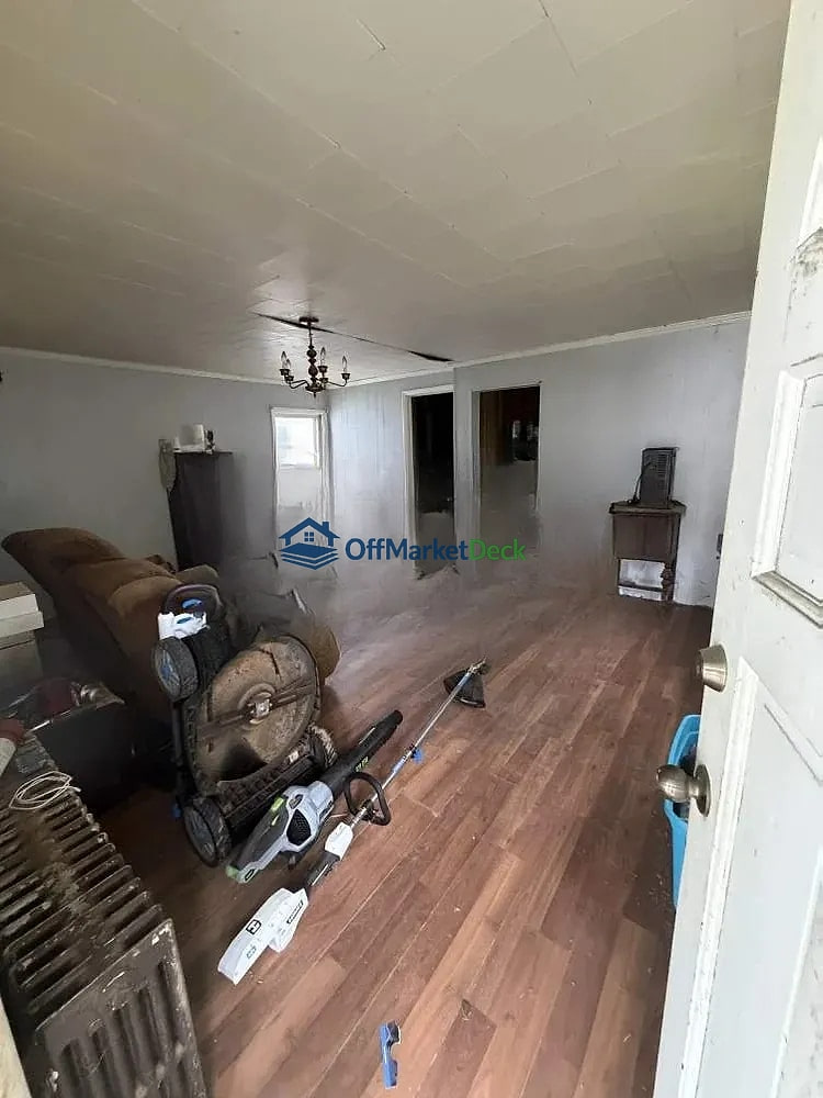Off-market house in Egg Harbor City, New Jersey — 2 beds, 1 bath, $115,000 — photo 3 of 8