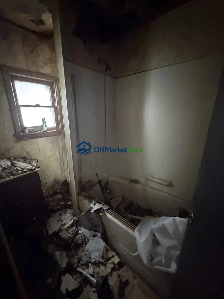 Off-market house in Egg Harbor City, New Jersey — 2 beds, 1 bath, $115,000 — photo 6 of 8